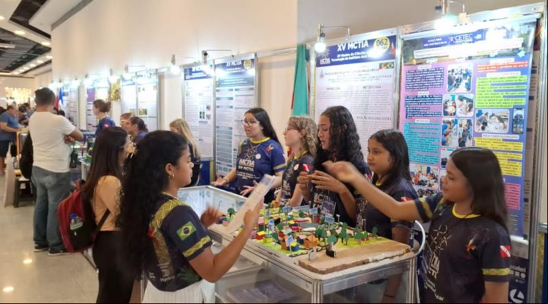 Futebol de robô, aplicativo e reciclagem são tema de aula em Mosqueiro