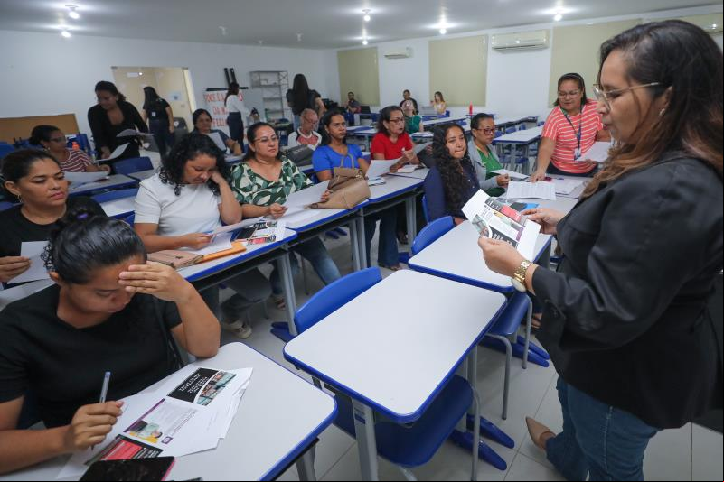 Oficina de elaboração de currículos amplia oportunidades para mulheres