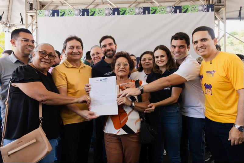 Prefeitura faz entrega histórica de títulos de terra a 500 famílias